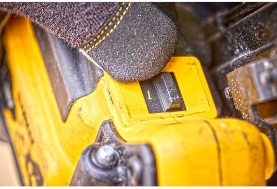 Пістолет цвяхозабивний акумуляторний безщітковий DeWALT DCN930N