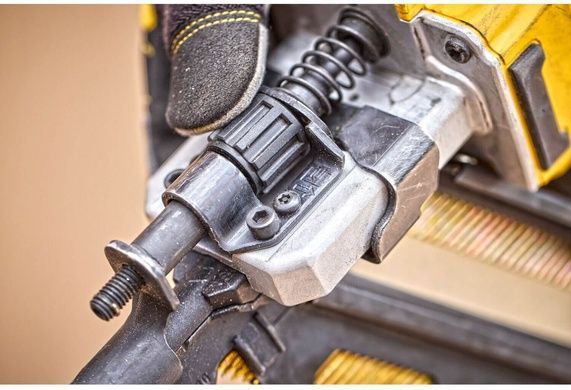 Пістолет цвяхозабивний акумуляторний безщітковий DeWALT DCN930N