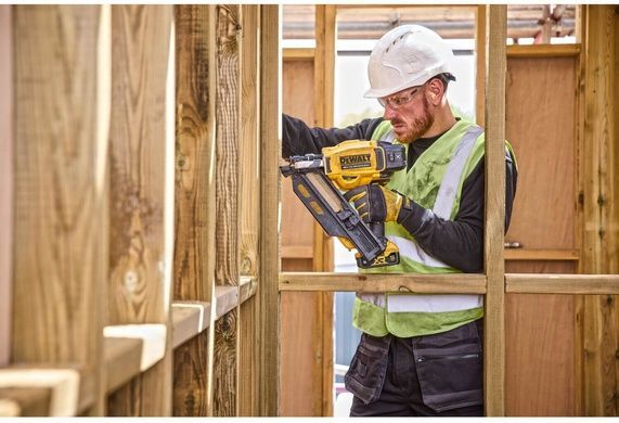 Пістолет цвяхозабивний акумуляторний безщітковий DeWALT DCN930N