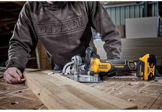 Фрезер акумуляторний безщітковий DeWALT DCW682N